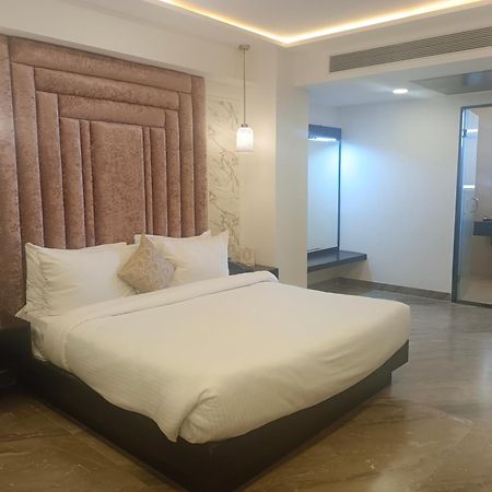 Hotel Kadamb Tree Jabalpur Esterno foto