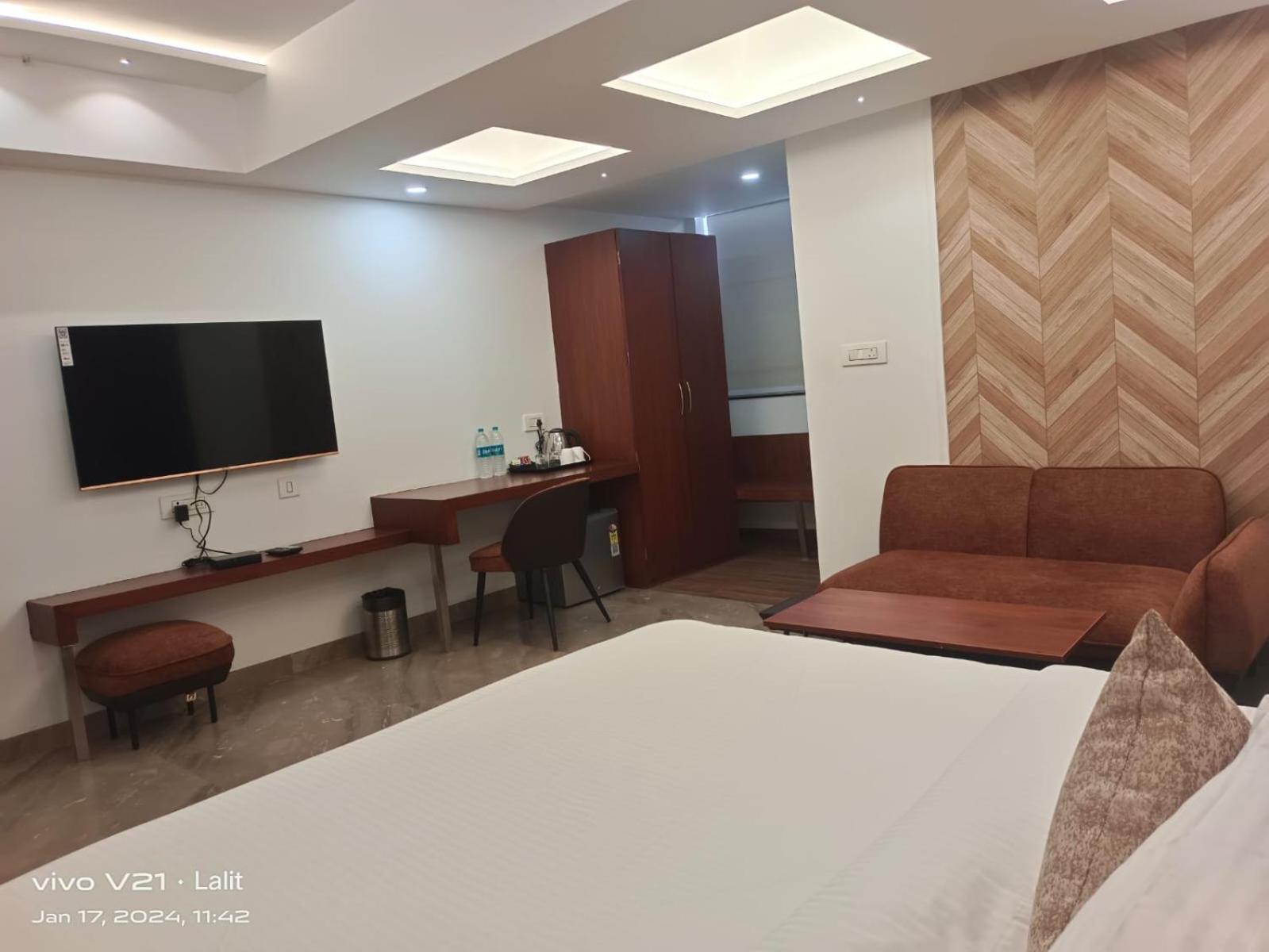 Hotel Kadamb Tree Jabalpur Esterno foto