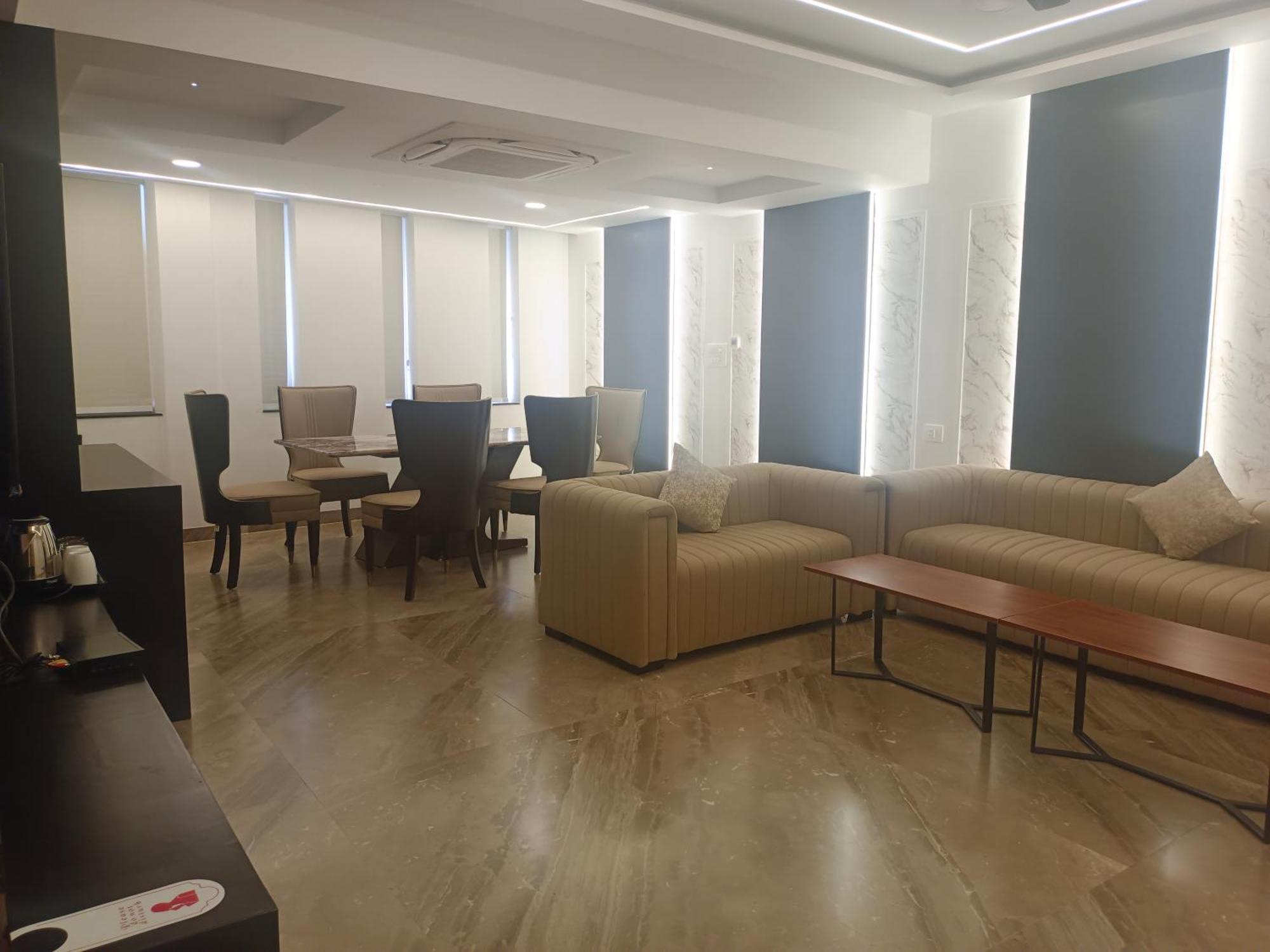 Hotel Kadamb Tree Jabalpur Esterno foto