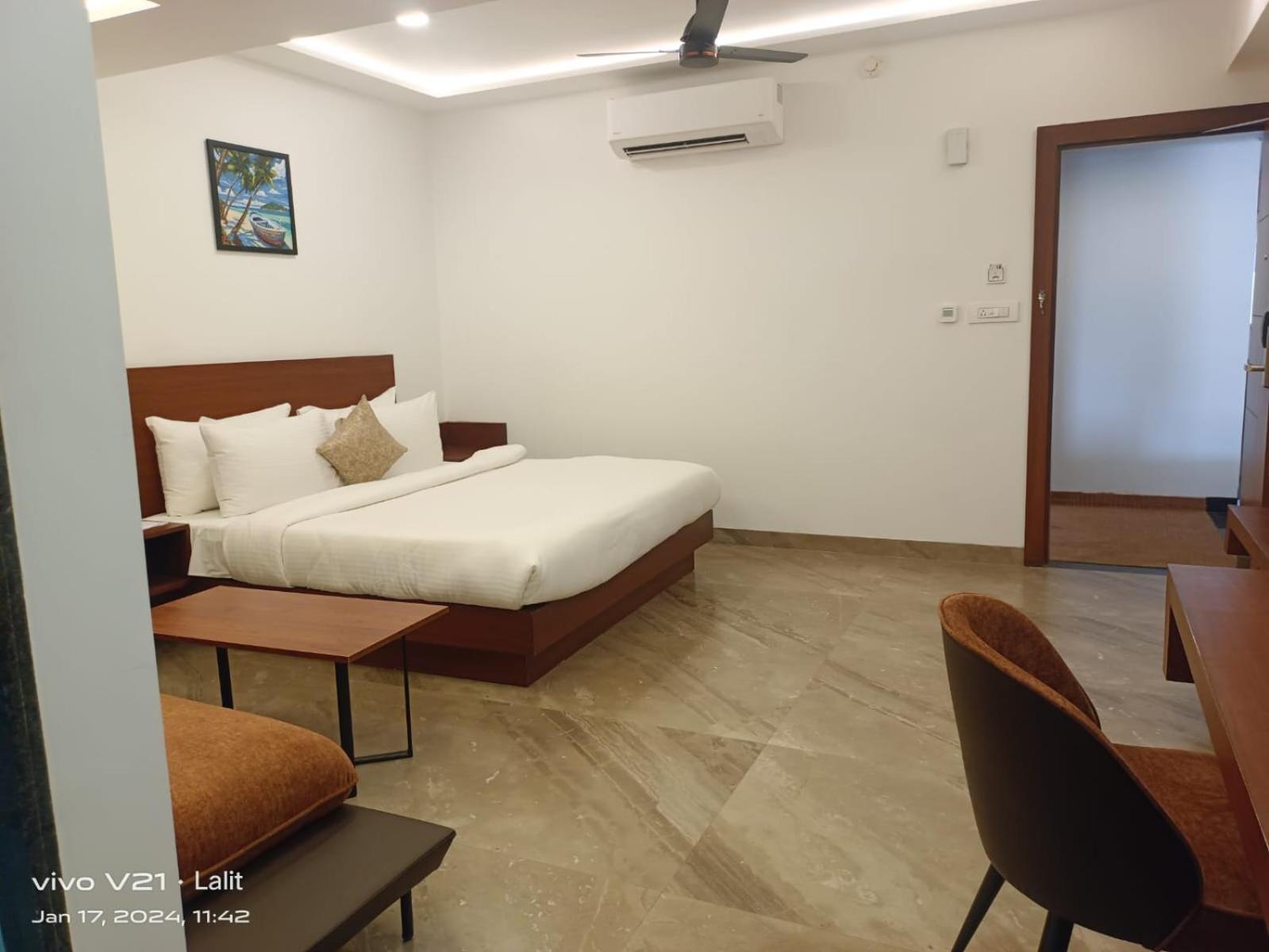 Hotel Kadamb Tree Jabalpur Esterno foto