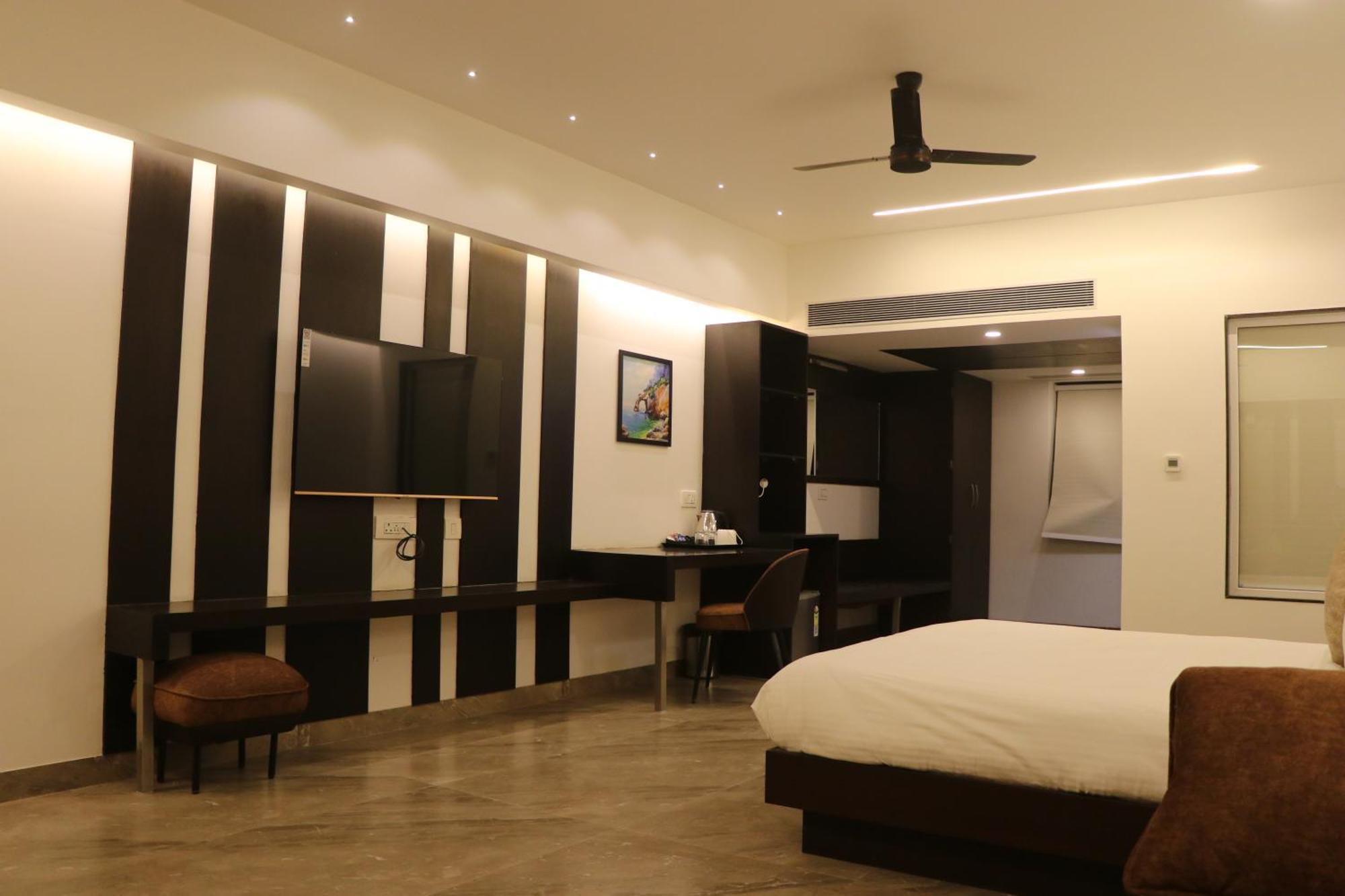 Hotel Kadamb Tree Jabalpur Esterno foto