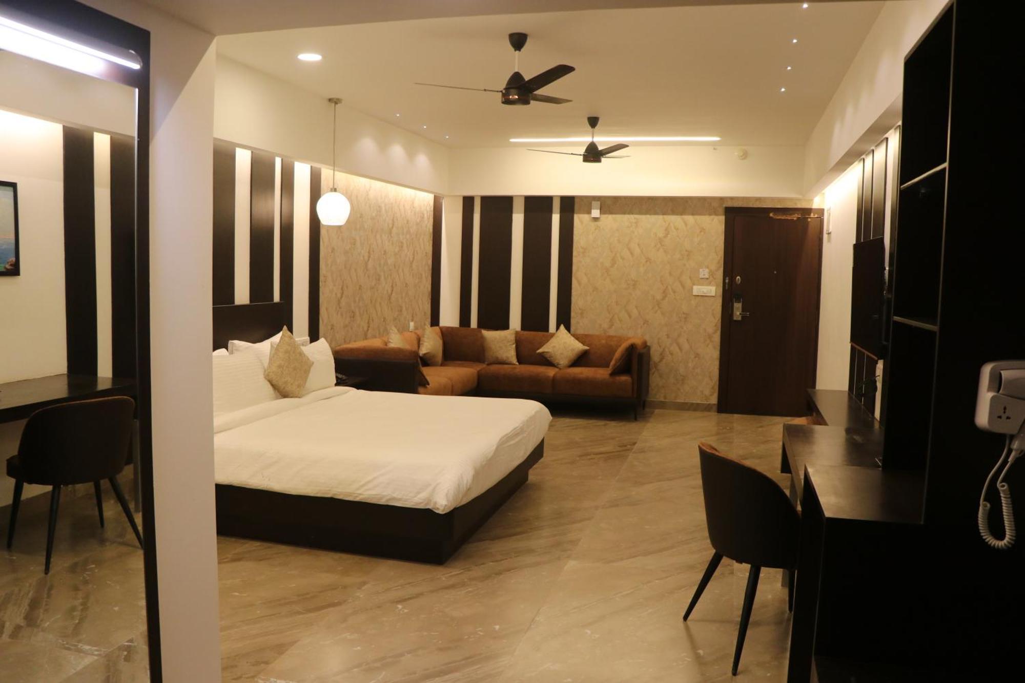 Hotel Kadamb Tree Jabalpur Esterno foto