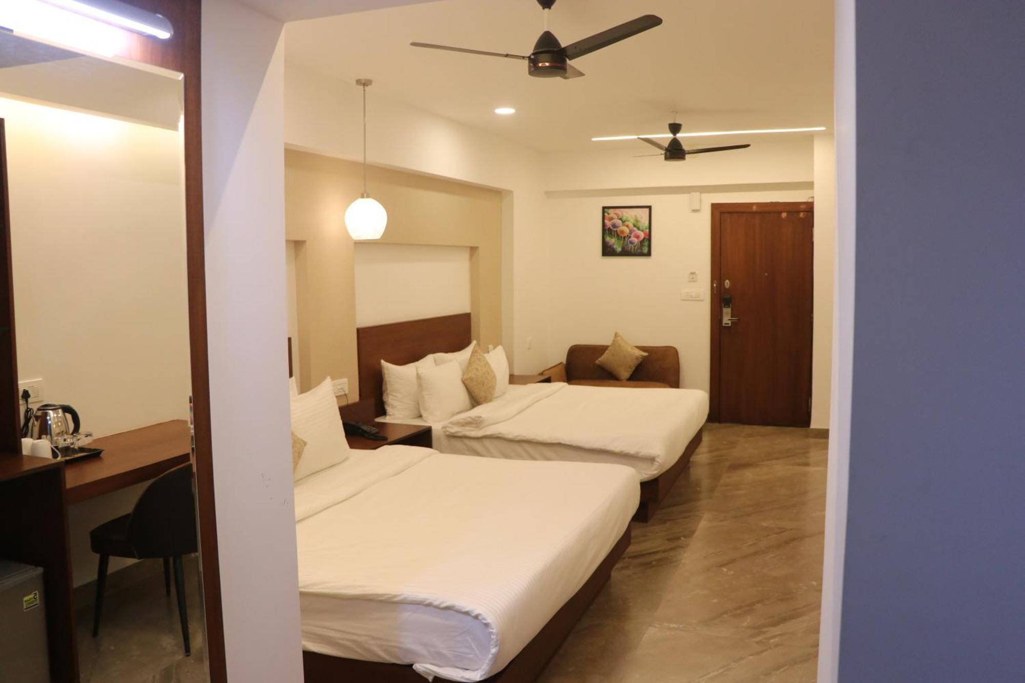 Hotel Kadamb Tree Jabalpur Esterno foto