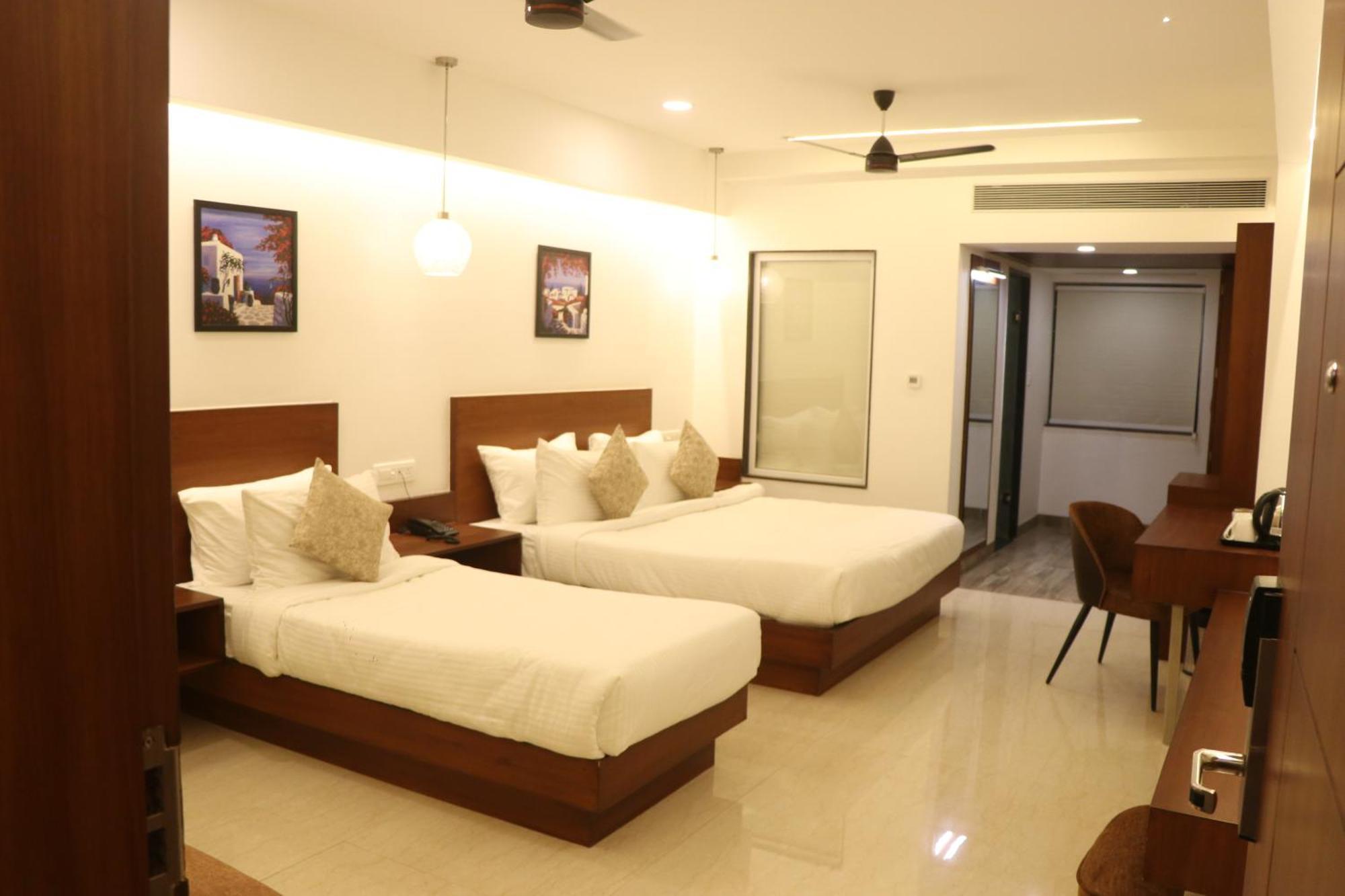 Hotel Kadamb Tree Jabalpur Esterno foto