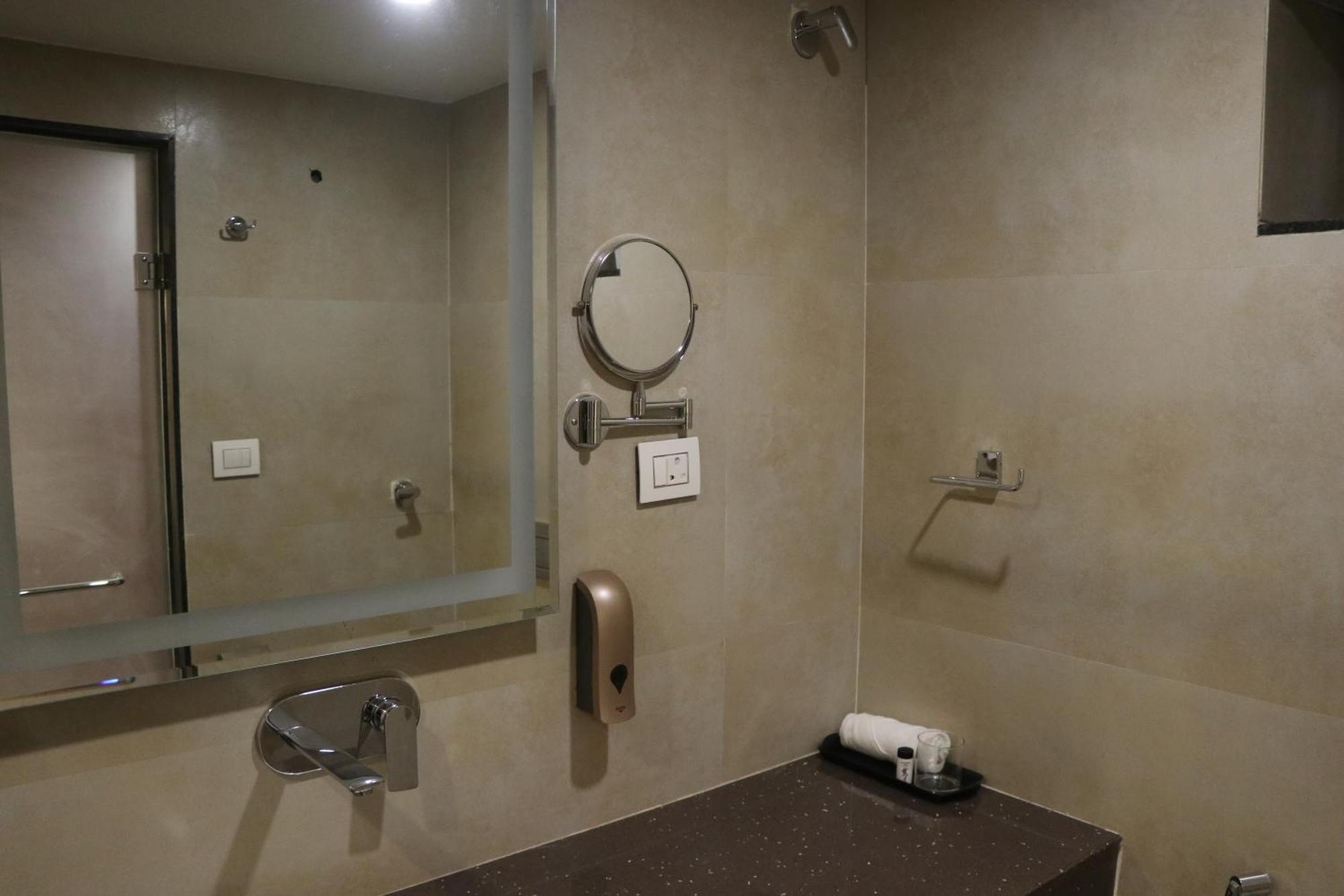 Hotel Kadamb Tree Jabalpur Esterno foto